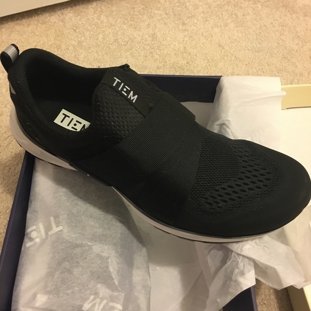 TIEM Women's Black Slip-On with clips EUC